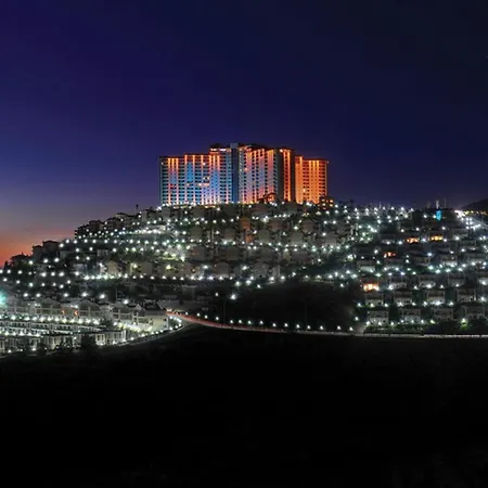 Luxury Penthouse In Goldcity 아파트